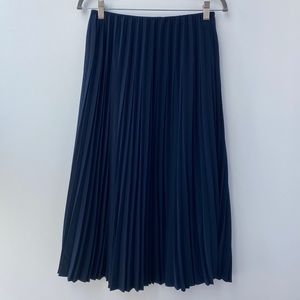 Navy Uniqlo Pleated Skirt